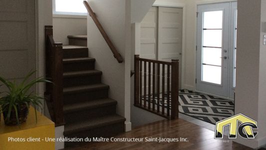 ENTRÉE ET ESCALIERS