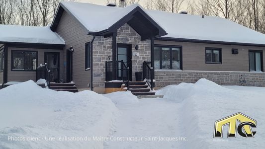 FAÇADE AVANT EN HIVER
